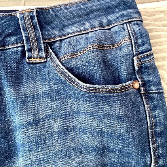 Jag Mid Rise Skinny Jeans w/5 pockets. Size 10 w/Spandex and Elastane. - Picture 5 of 13